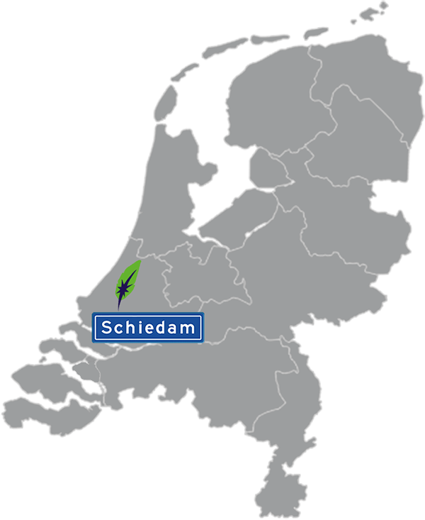 Grijze kaart van Nederland met Schiedam aangegeven voor maatwerk taalcursus Spaans zakelijk - blauw plaatsnaambord met witte letters en Dagnall veer - transparante achtergrond - 600 * 733 pixels